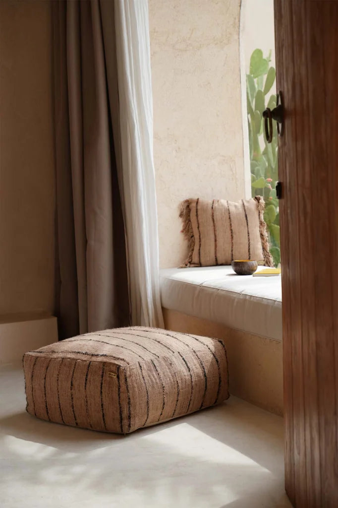 Pouf en toile rayé marron Le pouf Oh My Gee - Beige Noir pour une ambiance moderne