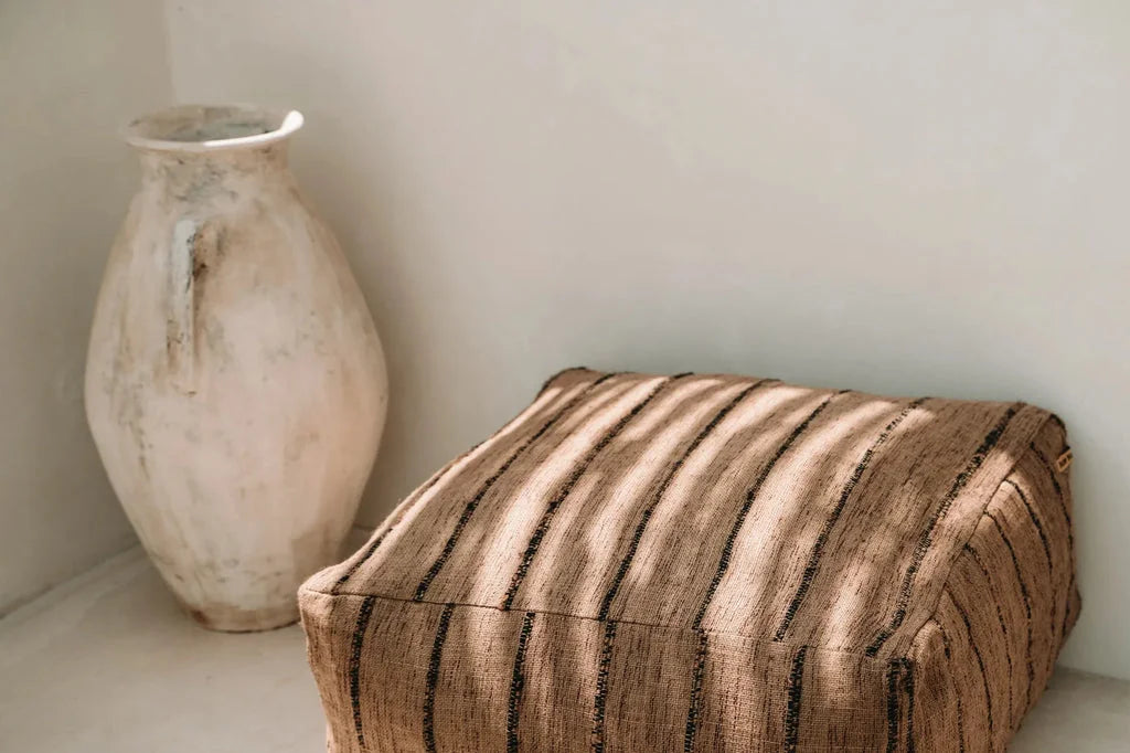 Coussin de sol texturé et rayé Le pouf Oh My Gee - Beige Noir élégant et confortable