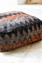 Coussin de sol à motifs Le pouf Oh My Gee - Noir Orange_40, design moderne et coloré