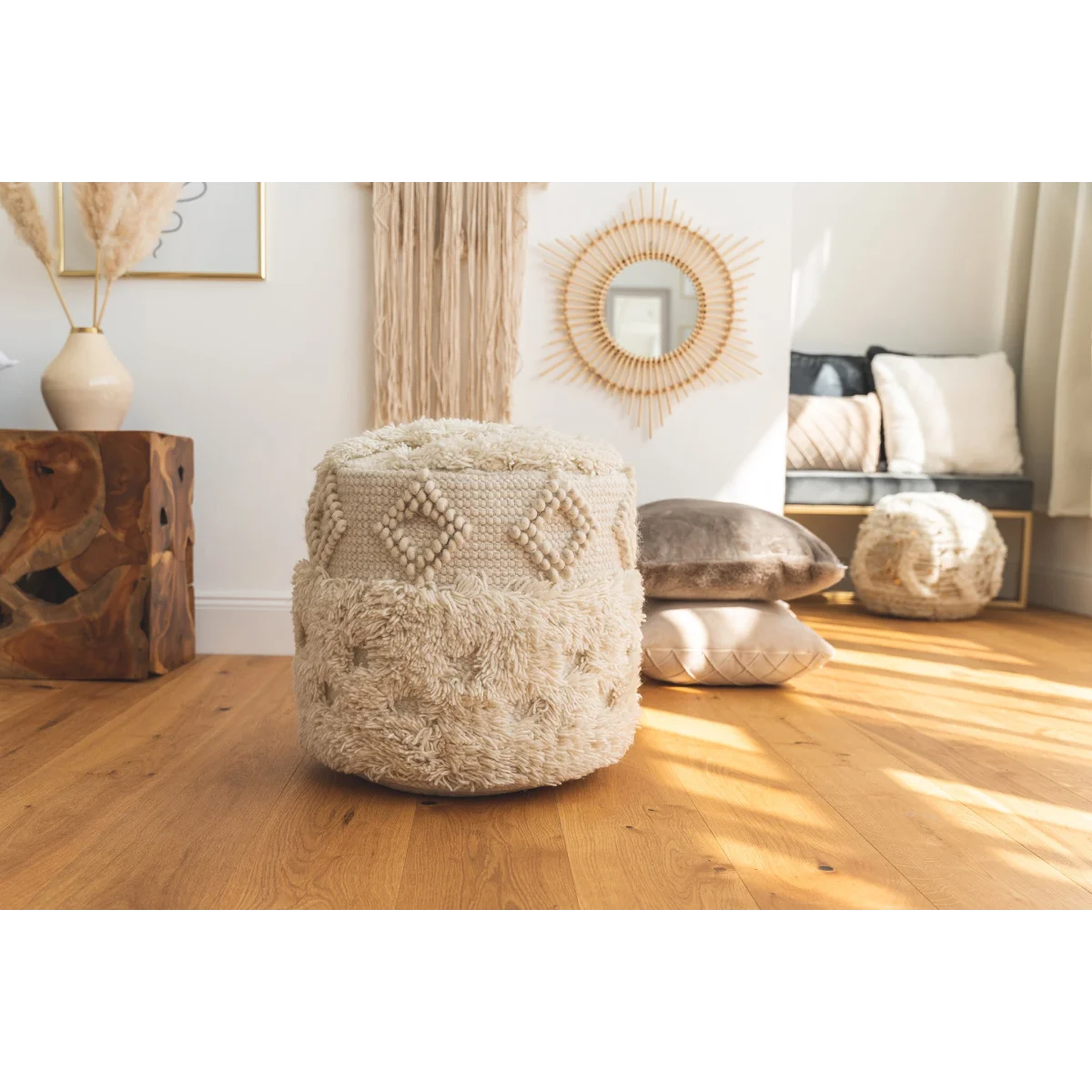 Pouf rond écru en laine et coton avec motif en diamant et frange shaggy