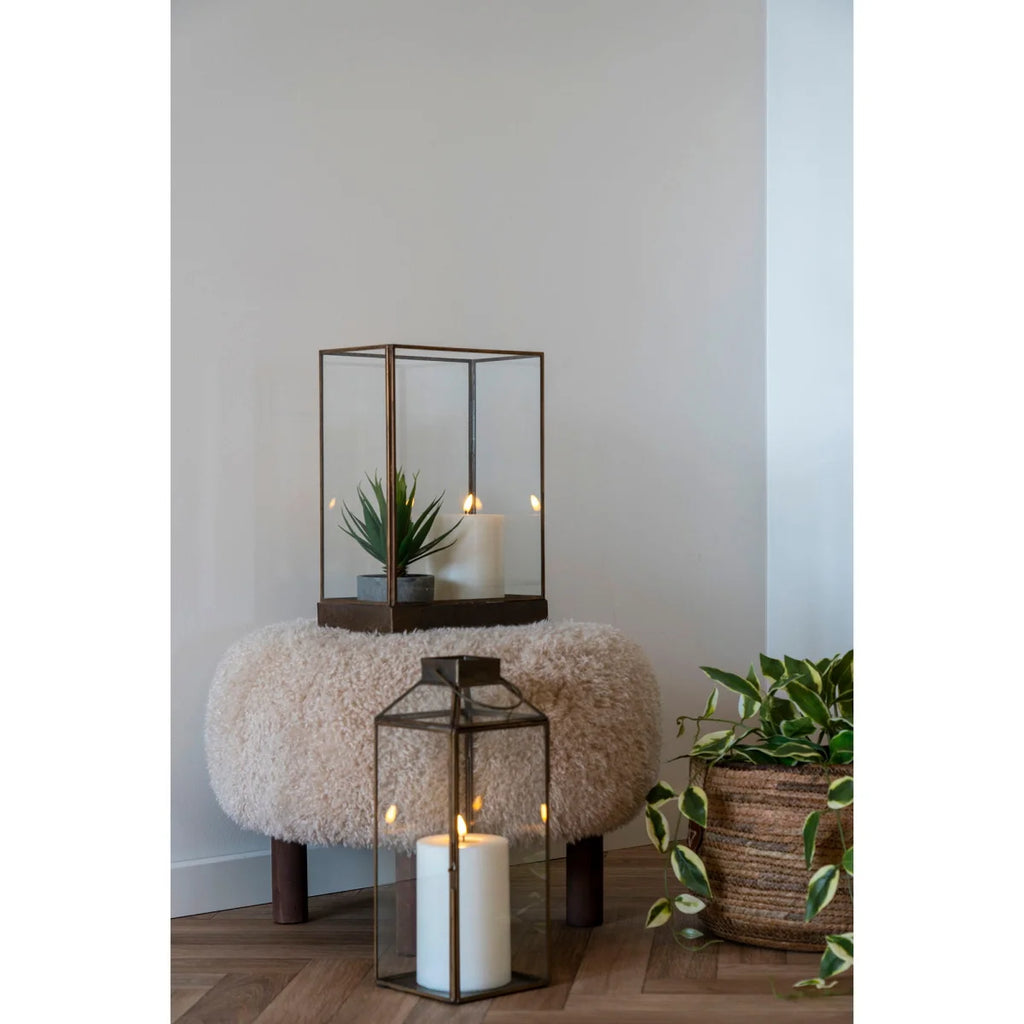 Lanterne géométrique moderne en métal noir et verre clair avec bougie blanche