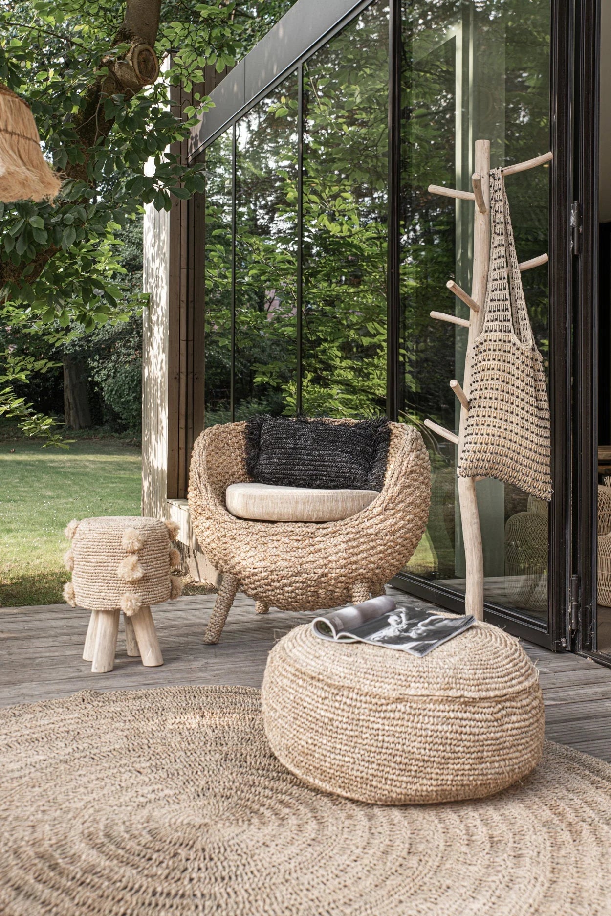 Pouf rond en raphia tressé naturel pour salon ou extérieur couvert – Ø60 cm