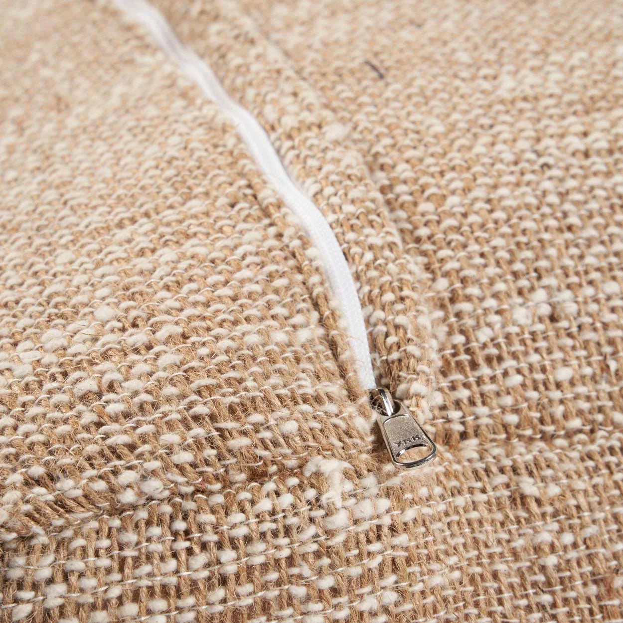 Pouf de sol carré en coton tissé beige sable coutures visibles – 60x60 cm