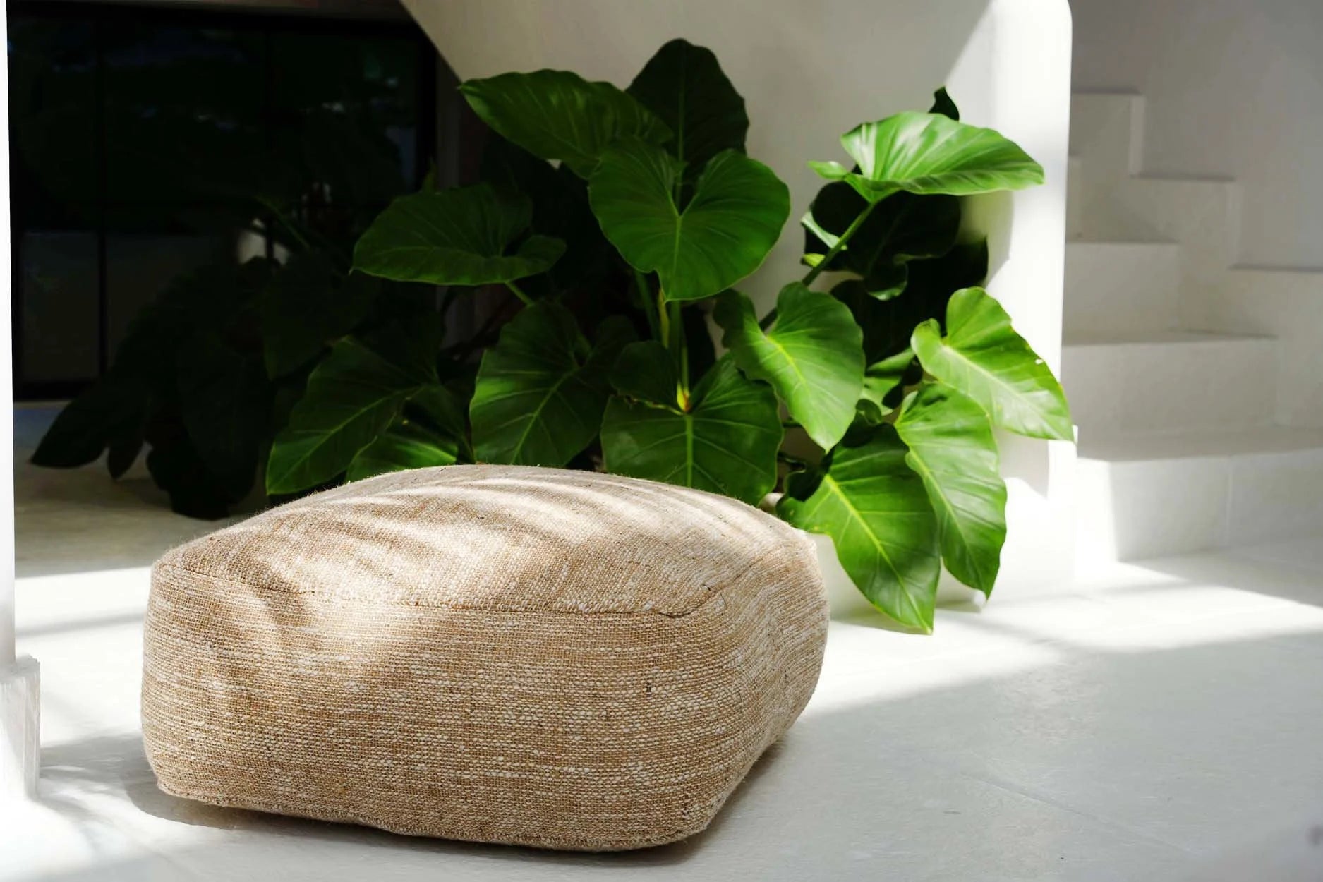 Pouf de sol carré en coton tissé beige sable coutures visibles – 60x60 cm