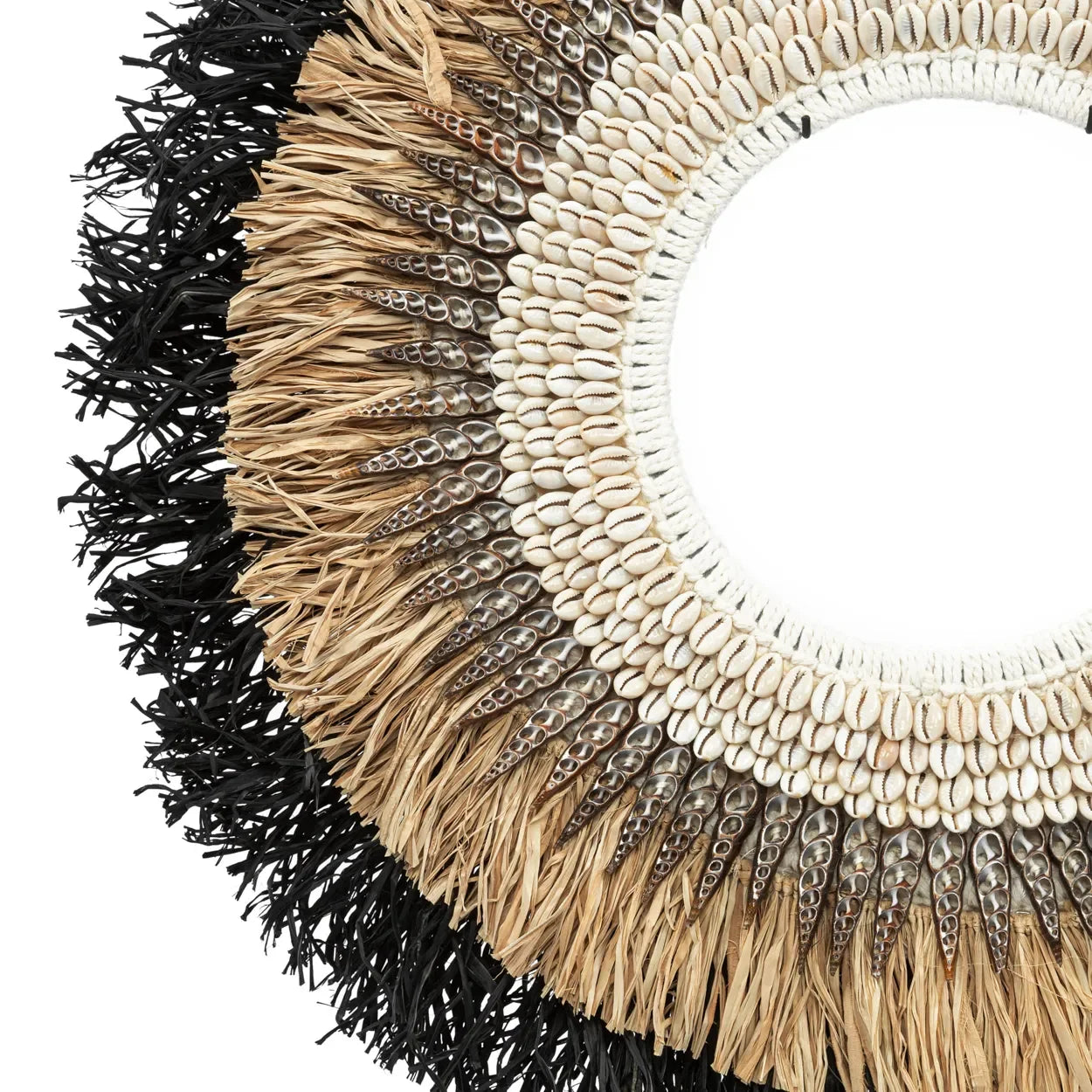 Décoration murale circulaire avec coquillages, paille et frange noire 80 cm
