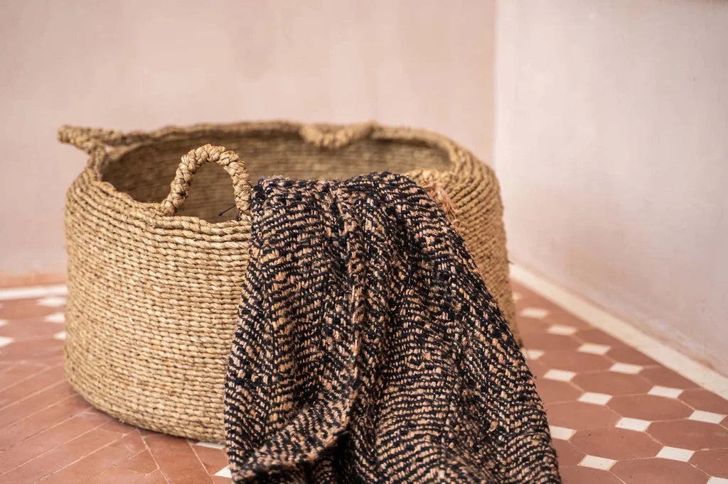 Panier en osier avec textile à motifs pour Les Quatre Mains Baskets Naturel M