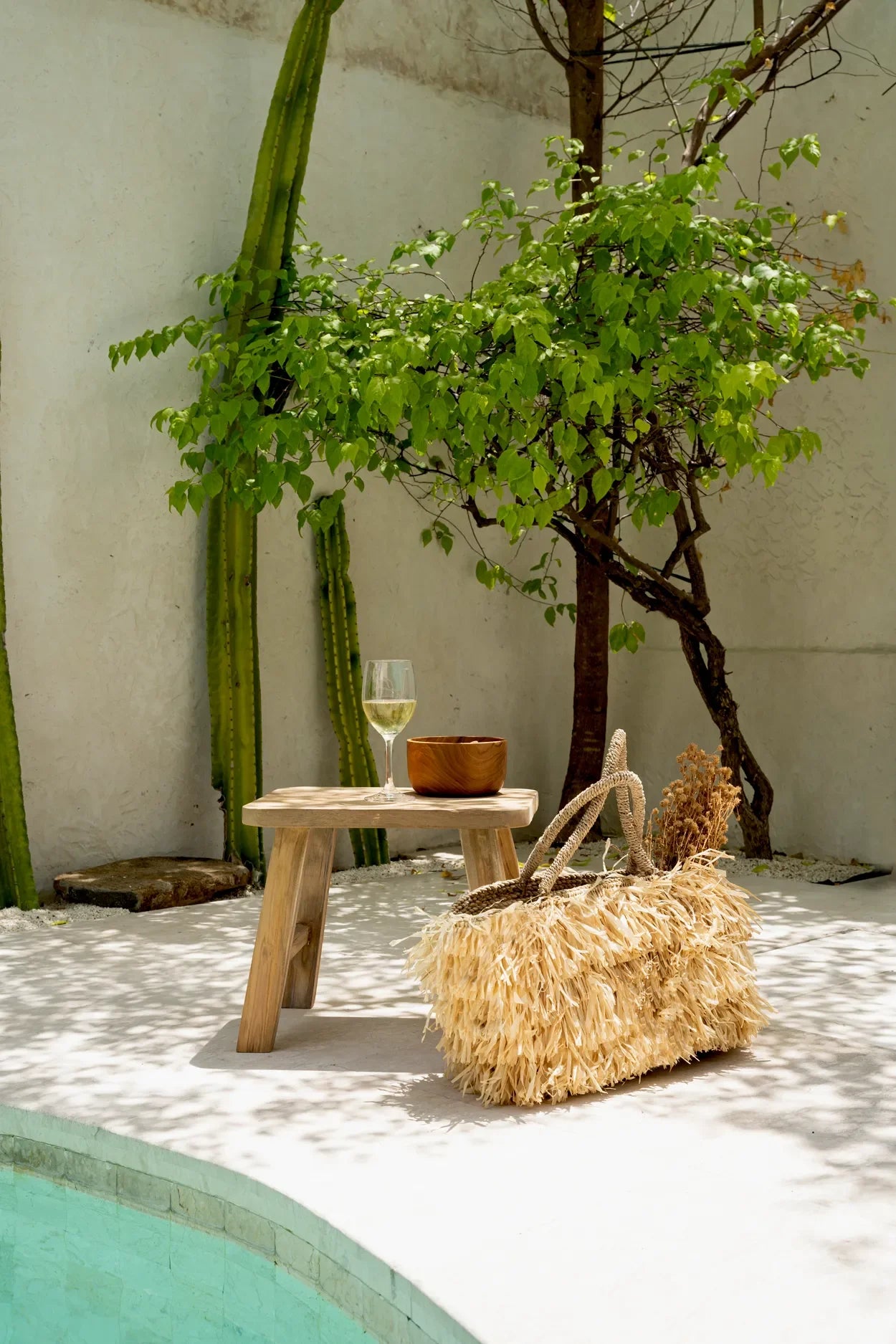 Sac en paille à franges pour le Saladier en teck naturel 15 cm en bois durable