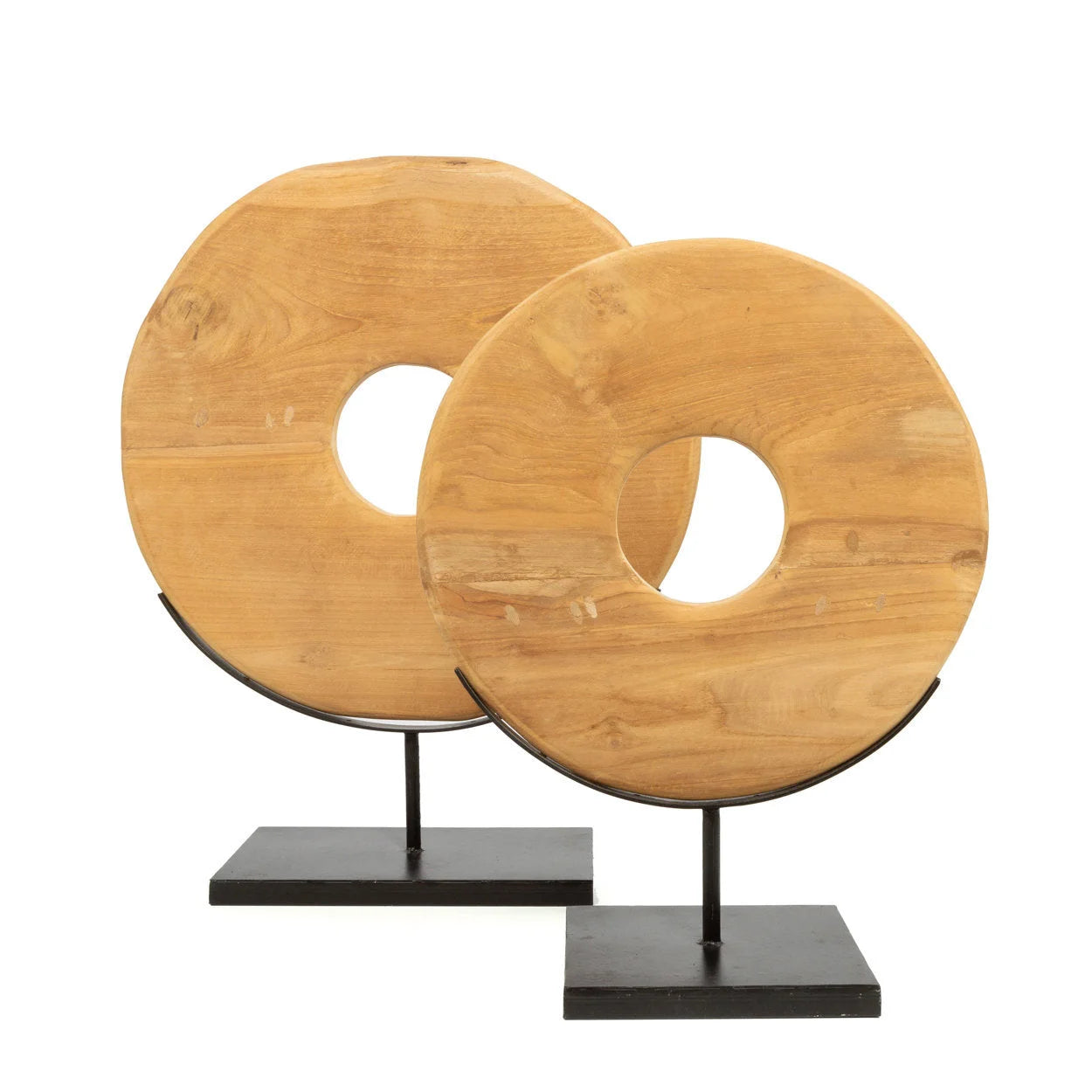 Sculpture décorative en teck naturel rond sur socle noir avec deux donuts en bois