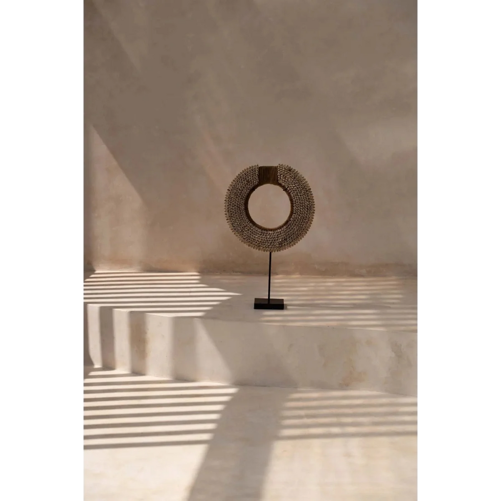 Sculpture murale en coquillage naturel sur socle 52 cm