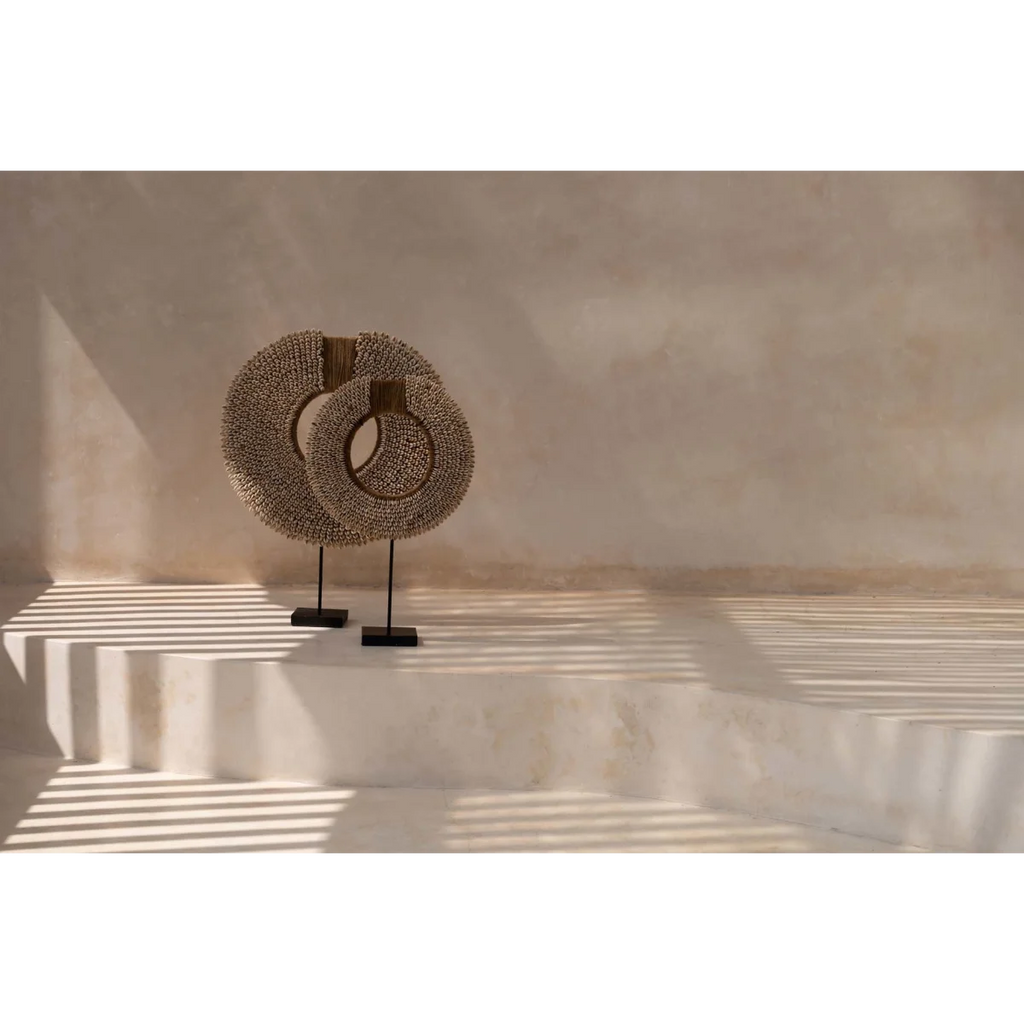 Sculpture murale en coquillage naturel sur socle 52 cm