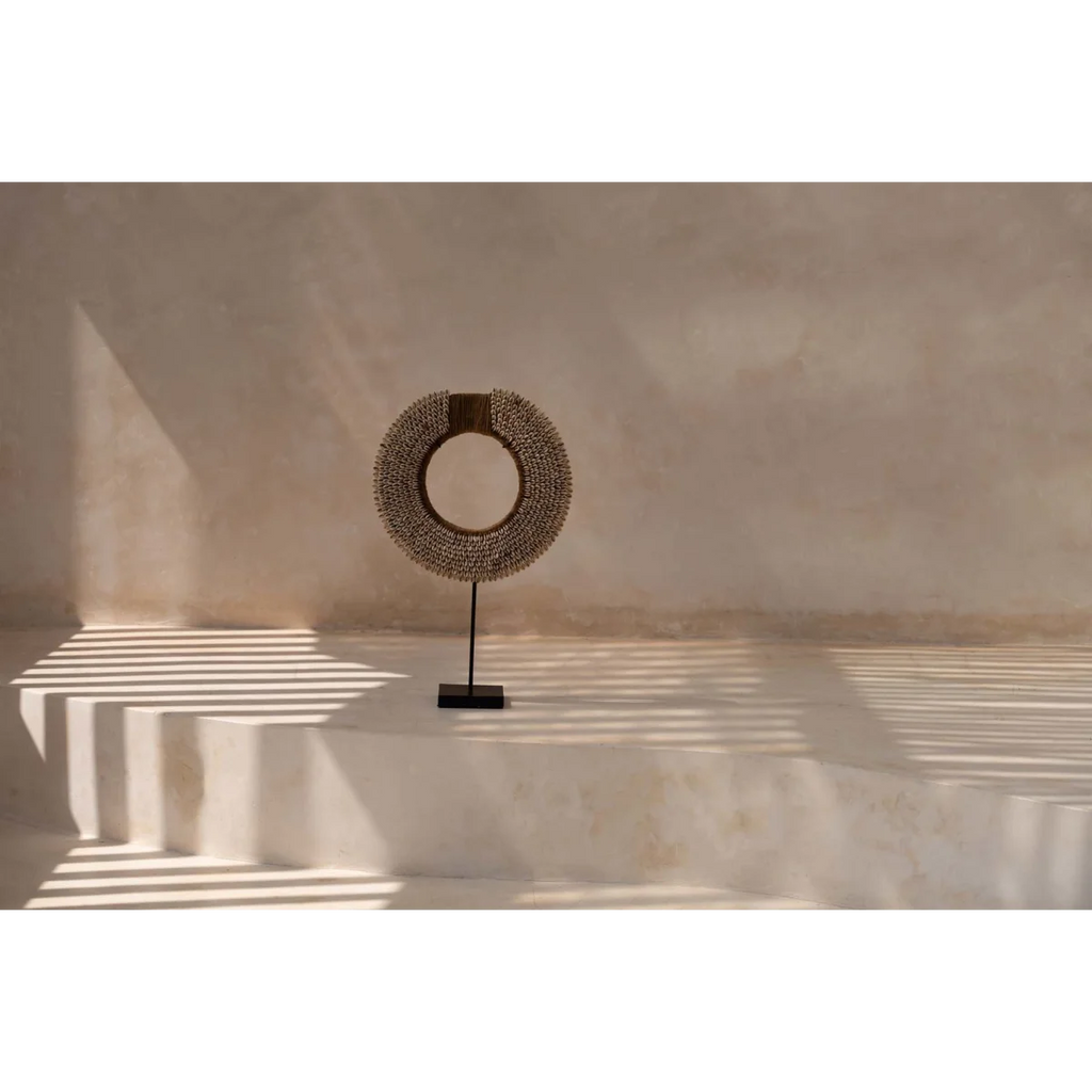 Sculpture murale en coquillage naturel sur socle 52 cm