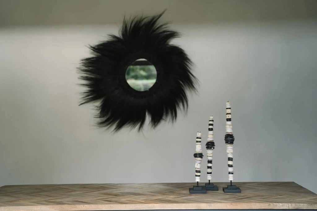 Miroir circulaire à plumes noires et cadre moelleux texturé