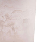 Seau à glace en résine marbrée crème avec anses en cuir sur marbre beige