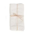 Tissu blanc plié et attaché avec de la ficelle.