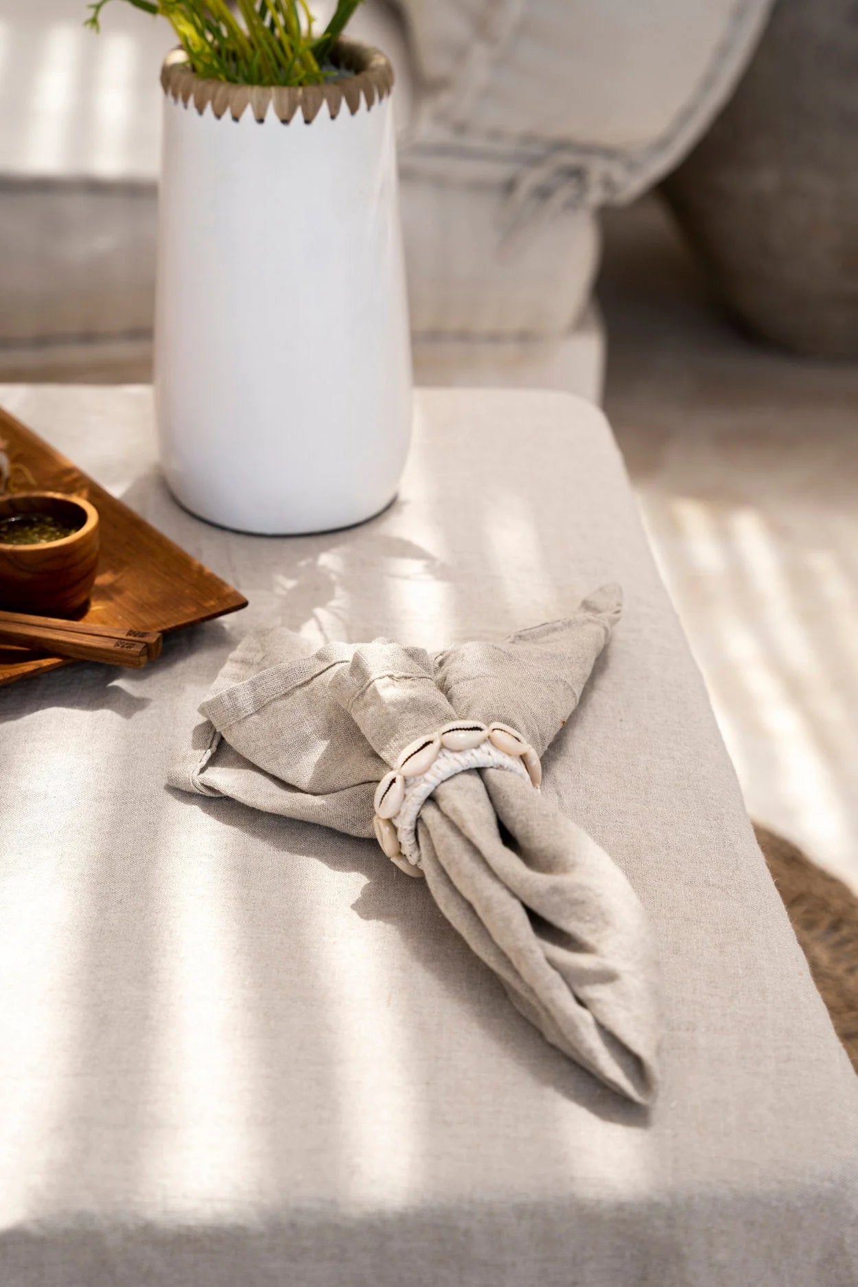 Serviettes de table en lin naturel beige avec anneau décoratif coquillage, lot de 4