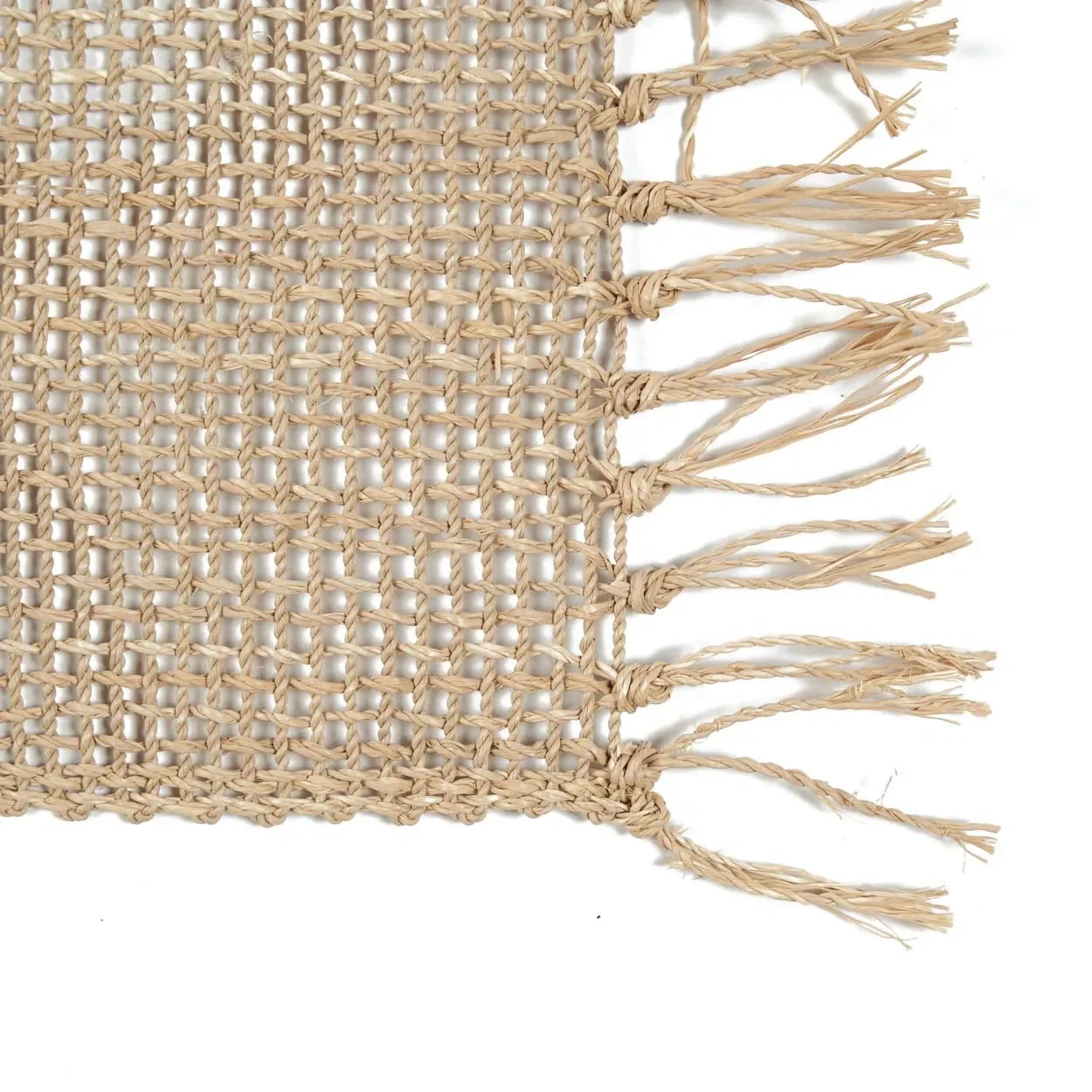 Nappe en jonc de mer naturel tressé avec frange nouée, parfaite pour la décoration