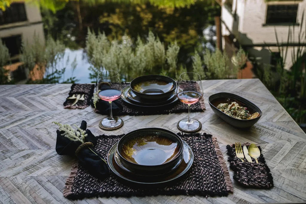 Table de jardin élégante avec le set Le Set Table Oh My Gee Noir Cuivre
