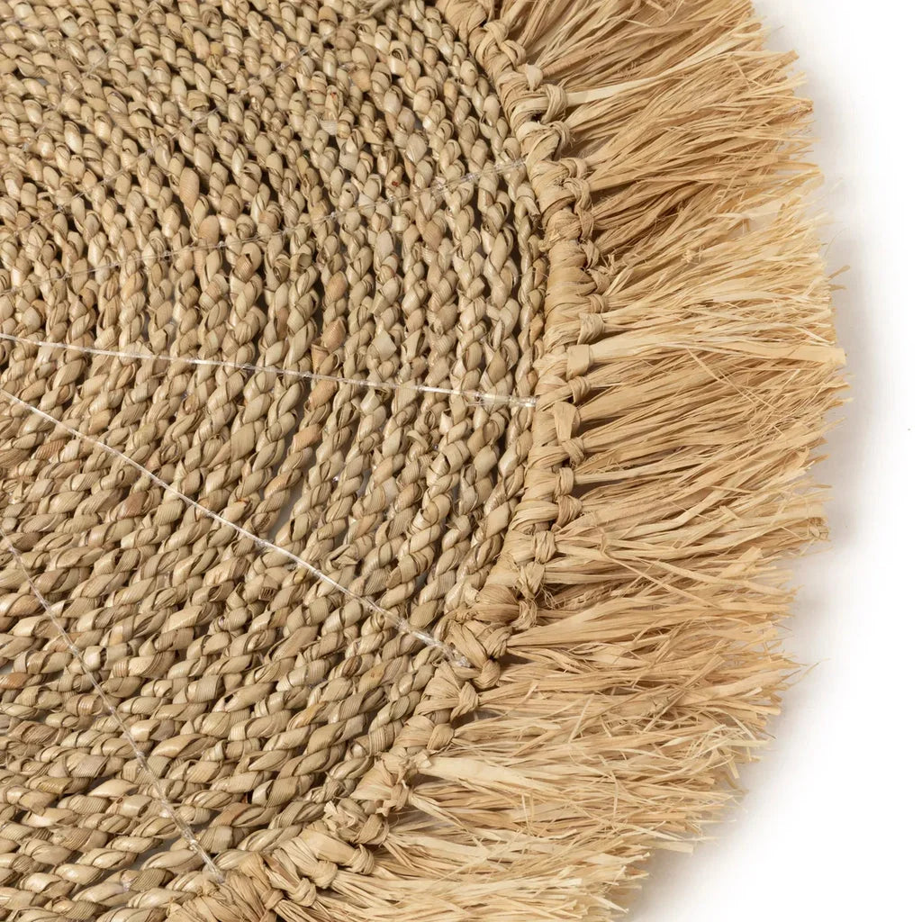 Tapis rond en raphia de seagrass naturel avec franges pour set de table elegante