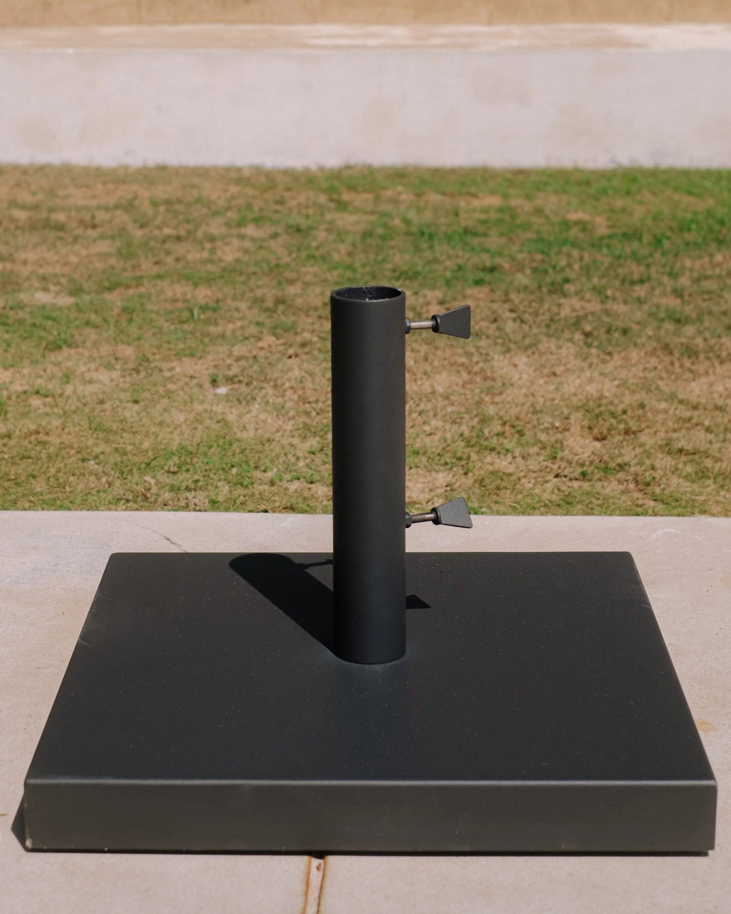 Socle de parasol en acier poudré noir 45 kg carré