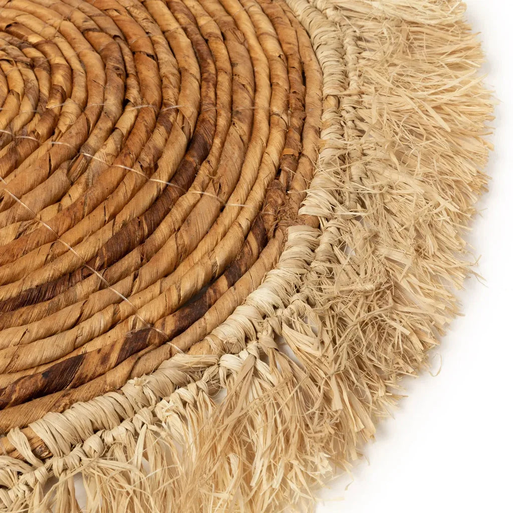 Dessus de tasse en raphia de banane naturel avec tapis rond tressé et franges