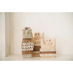 Statues décoratives tribales en grès avec coquillages et corde naturelle 14x8 cm