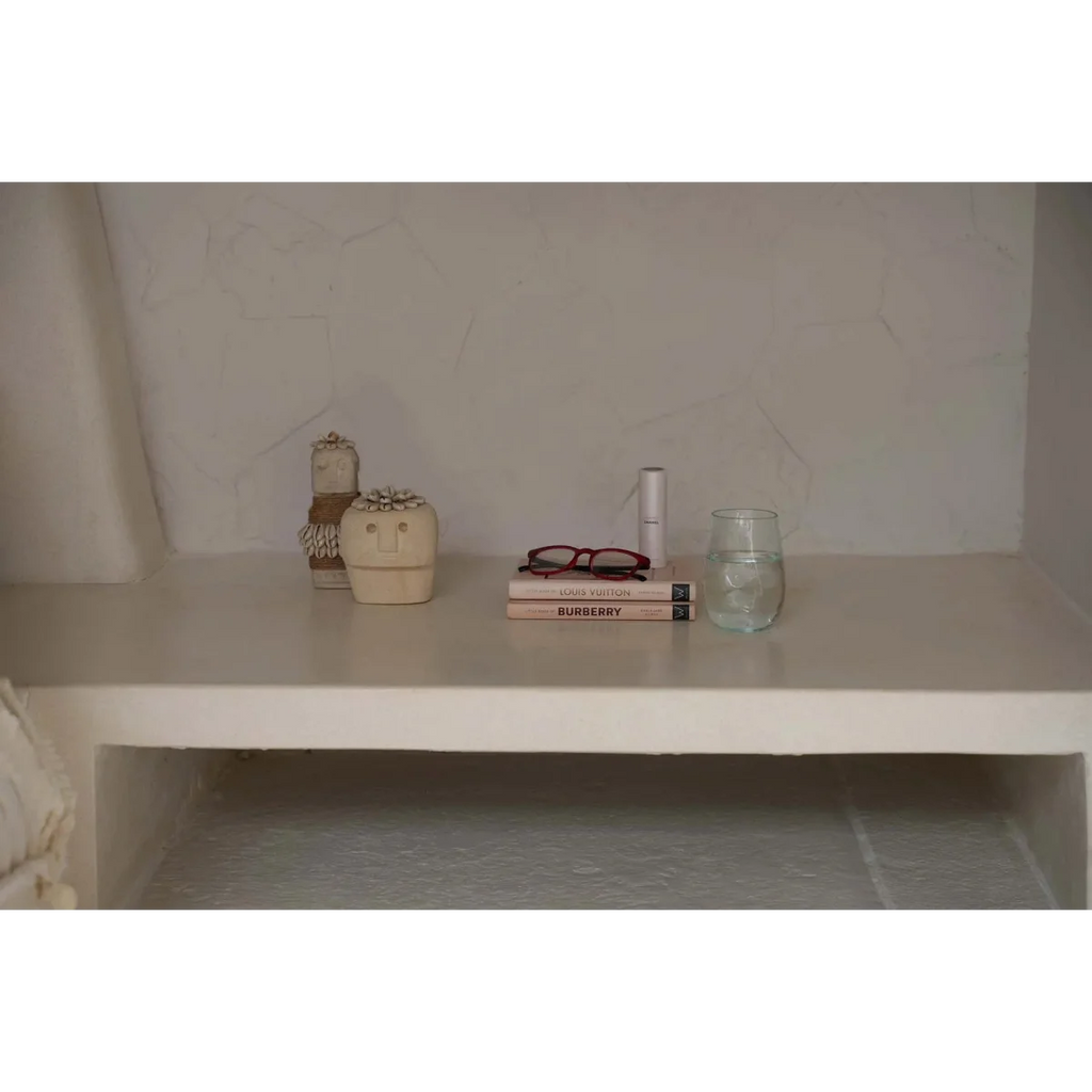 Statue en grès blanc 11 cm sculptée main Sumba