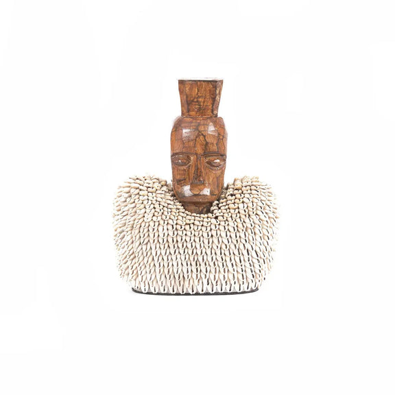 Sculpture en bois de tête avec collier en coquillages cowrie, La statue Ogoh Ogoh