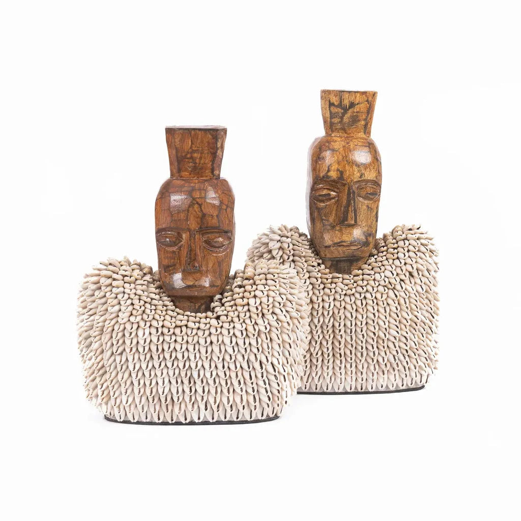 Busts en bois sculptés avec adornements de coquillages cowrie, La statue Ogoh Ogoh