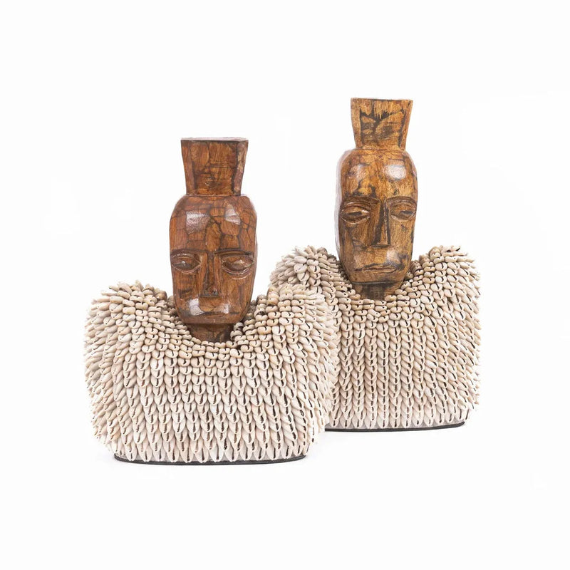 Busts en bois sculptés avec adornements de coquillages cowrie, La statue Ogoh Ogoh