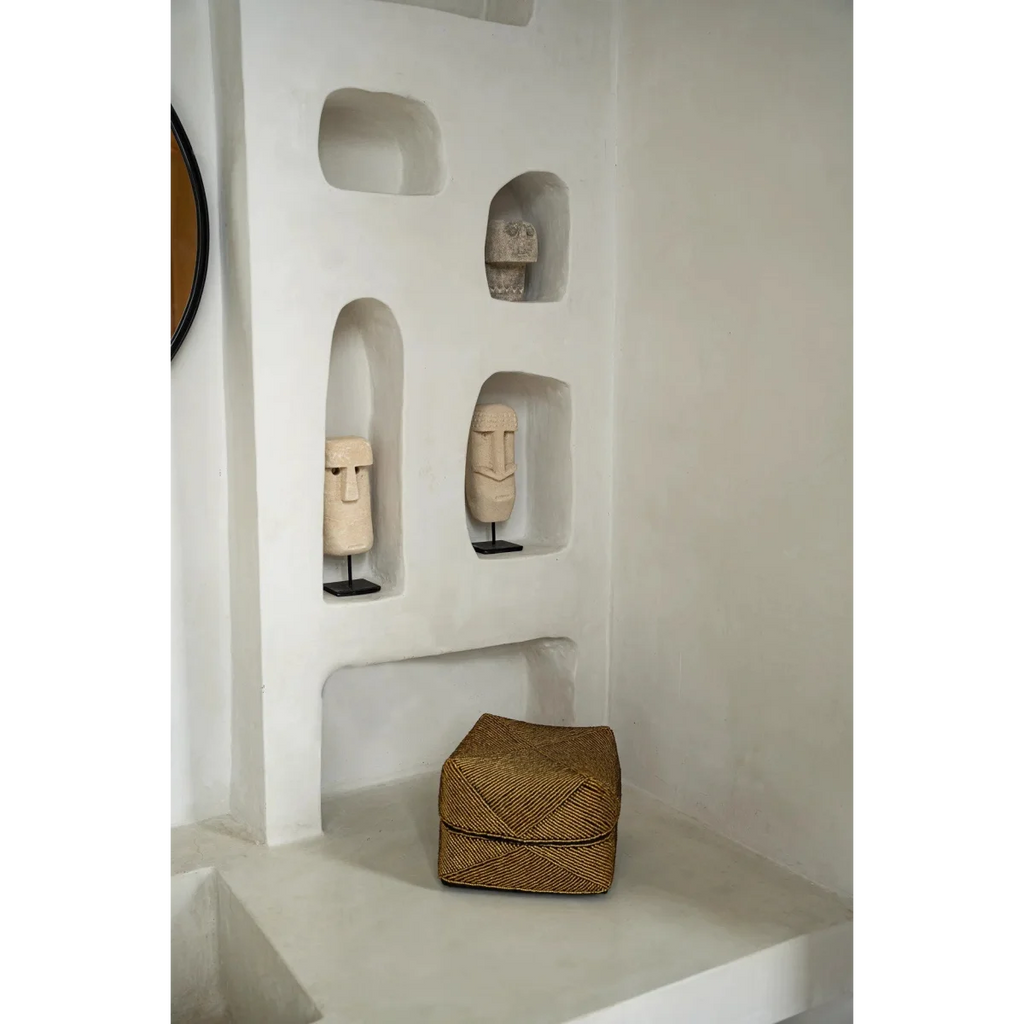 Boîte de rangement en osier avec couvercle, pour Statue visage en grès beige sur socle bois