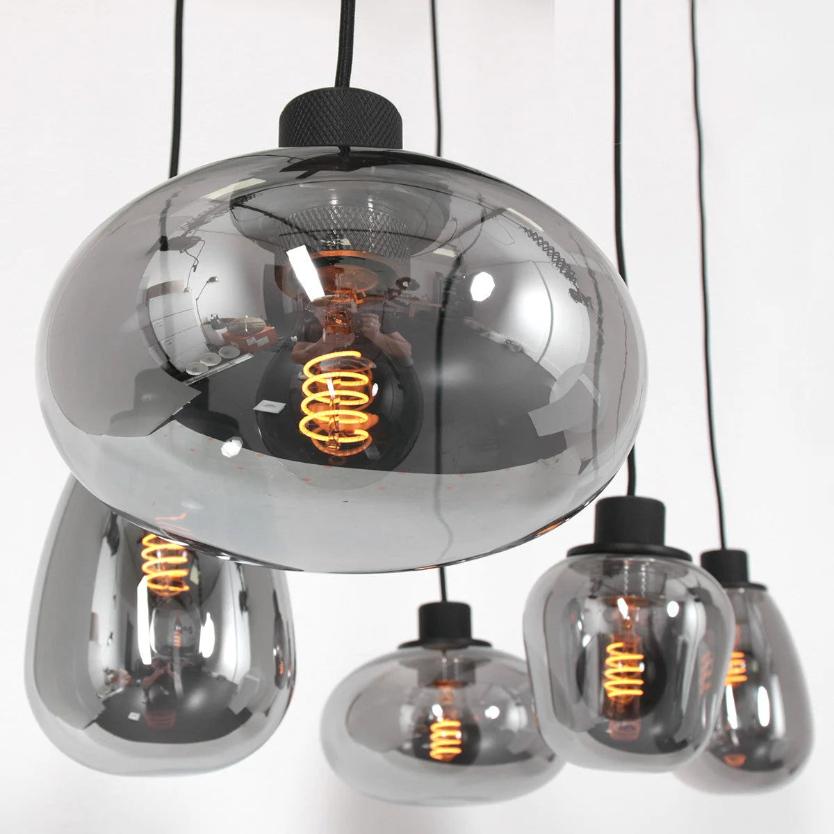 Suspension 5 lumières en verre fumé et acier noir pour un éclairage moderne