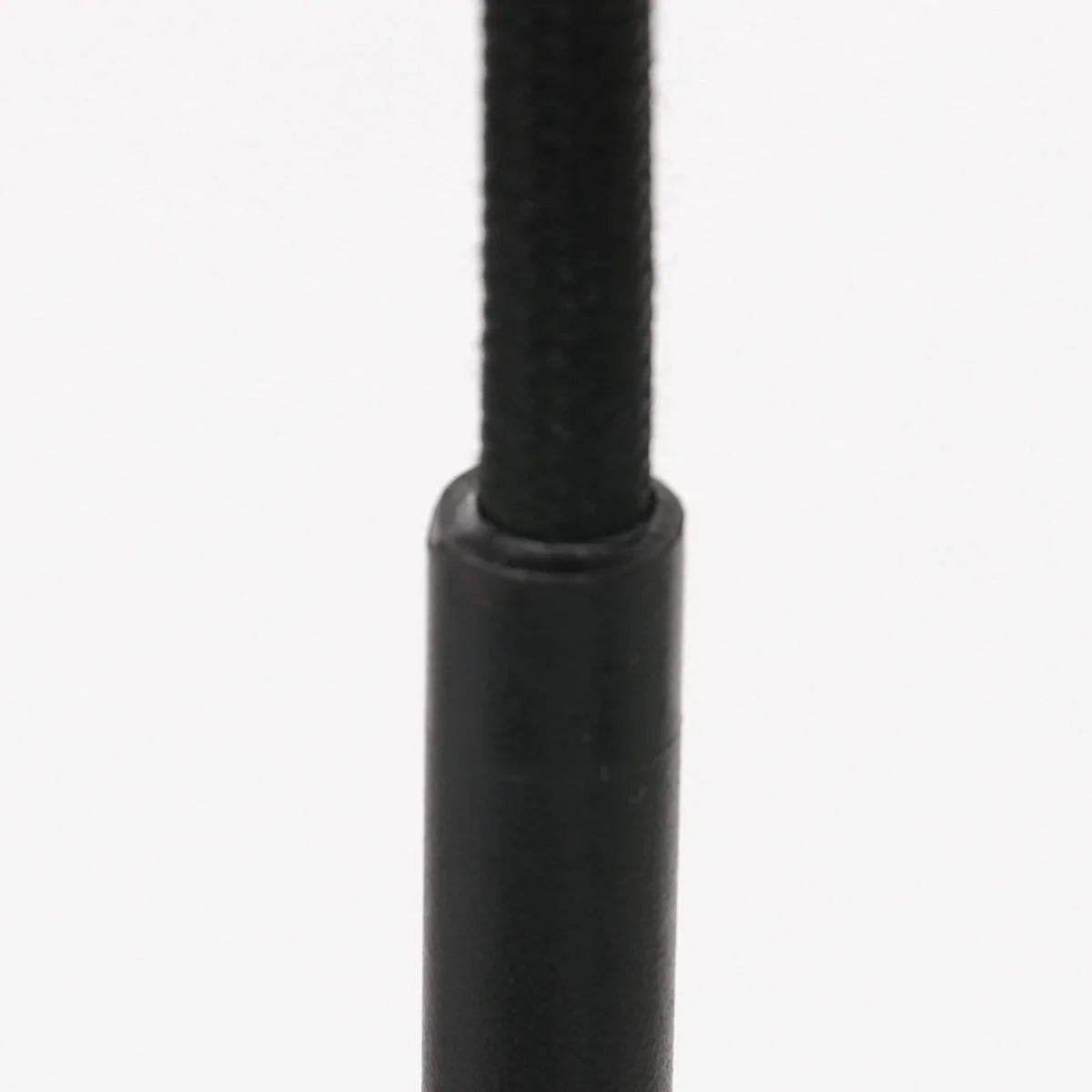 Ampoule noire cylindrique avec cordon pour suspension en bambou ajouré et métal noir