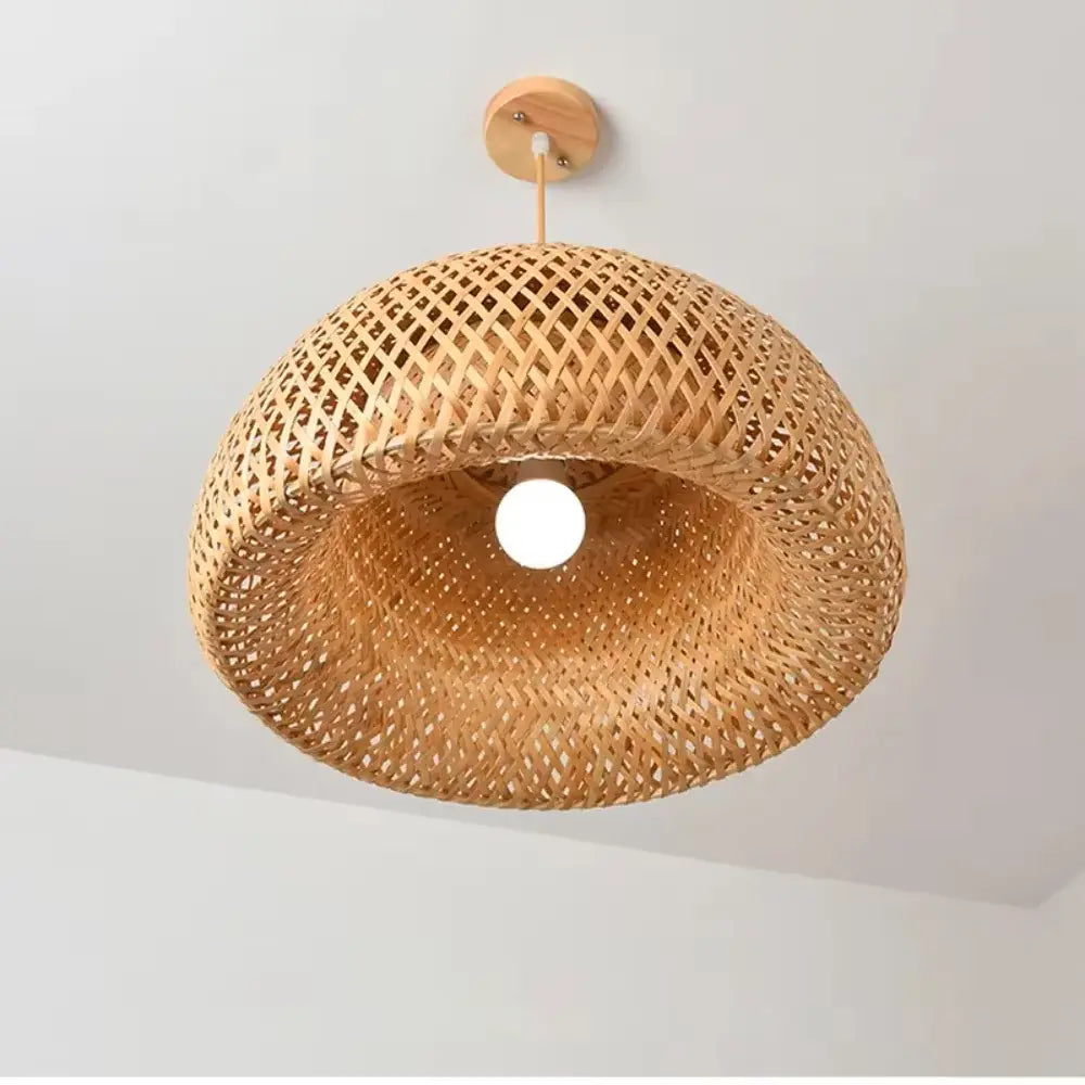 Suspension en bambou salon naturel suspendue dans un intérieur moderne et épuré