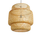Suspension en bambou tressé fond blanc