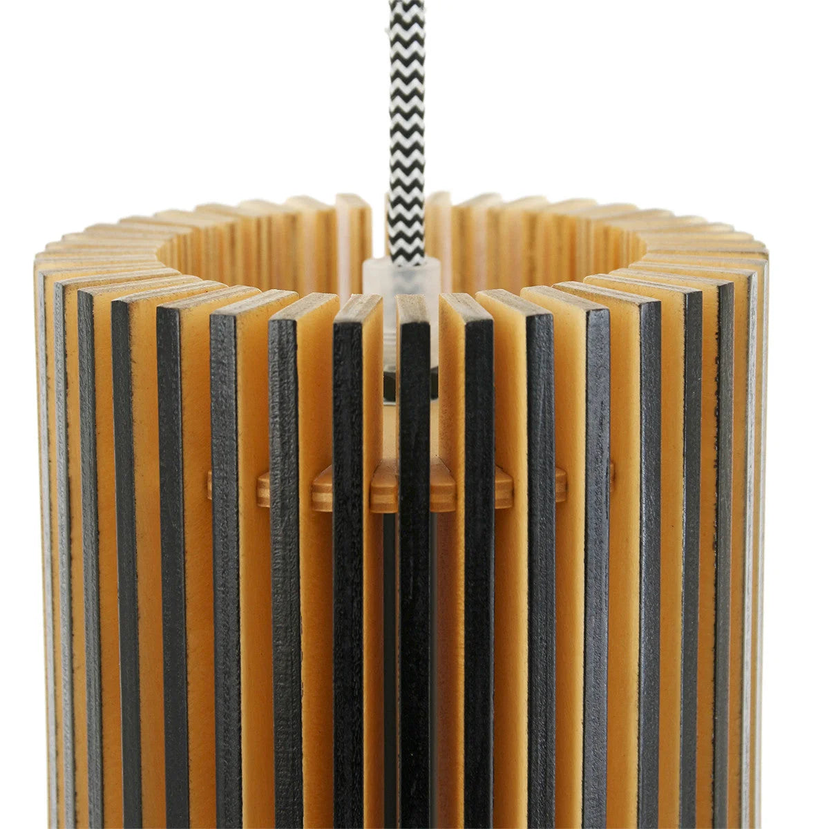 Suspension bois ajouré forme goutte naturel avec abat-jour en lattes cylindriques
