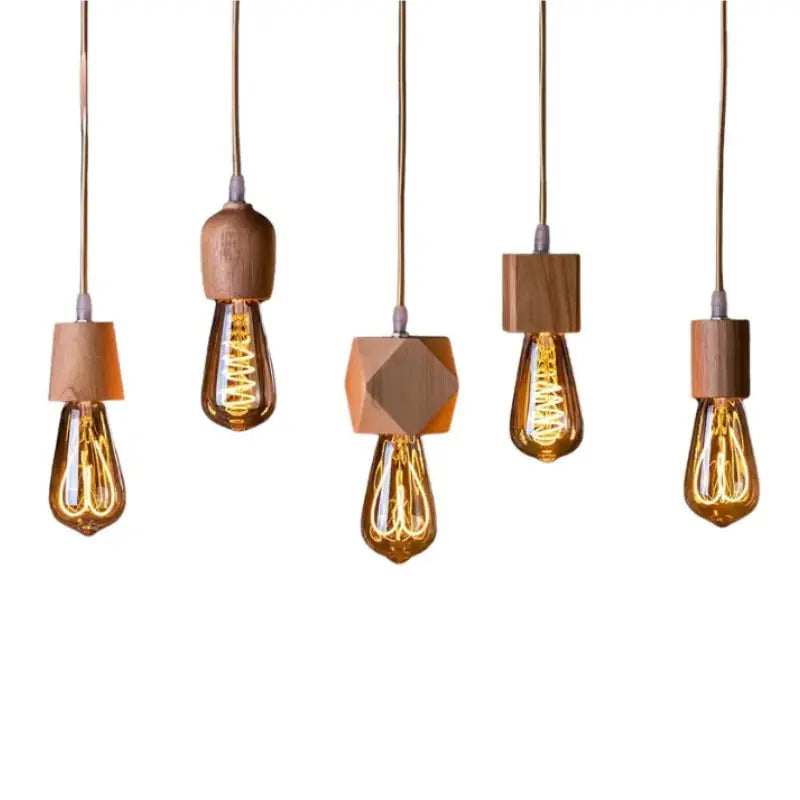 Suspension bois clair fond blanc