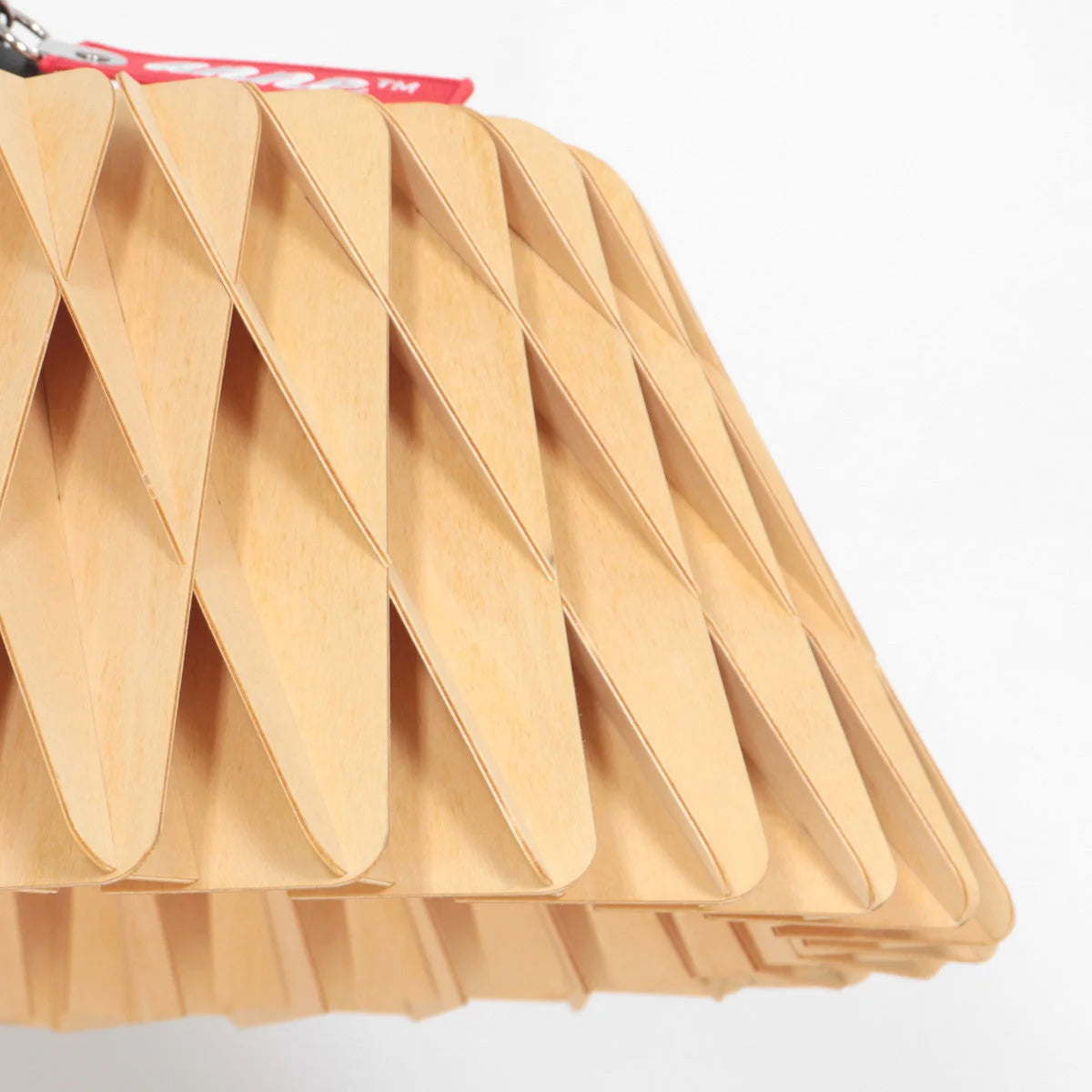 Abat-jour en bois géométrique naturel pour suspension design avec câble noir Ø46 cm