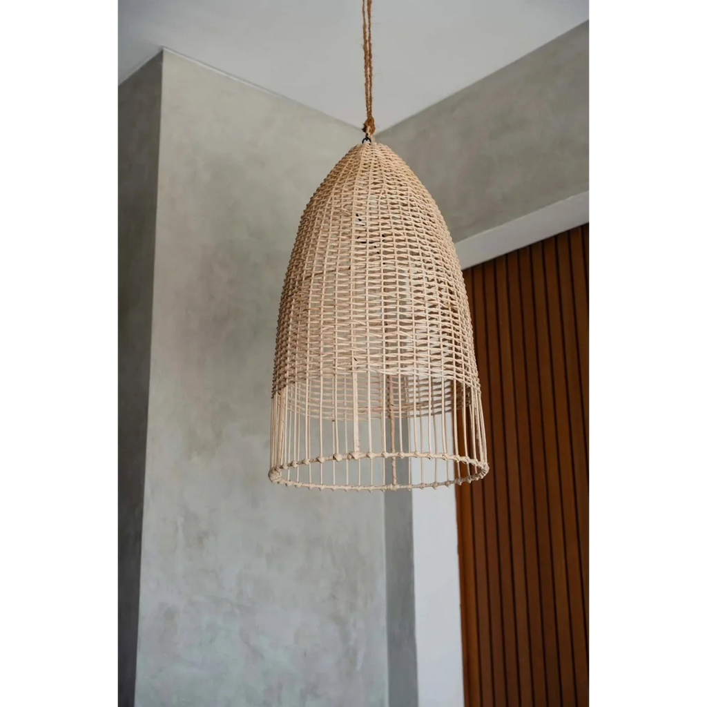 Suspension cage en rotin naturel 60 cm forme élancée avec abat-jour conique en osier