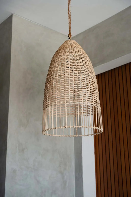 Suspension cage en rotin naturel 60 cm forme élancée avec lampe en tissage de rotin