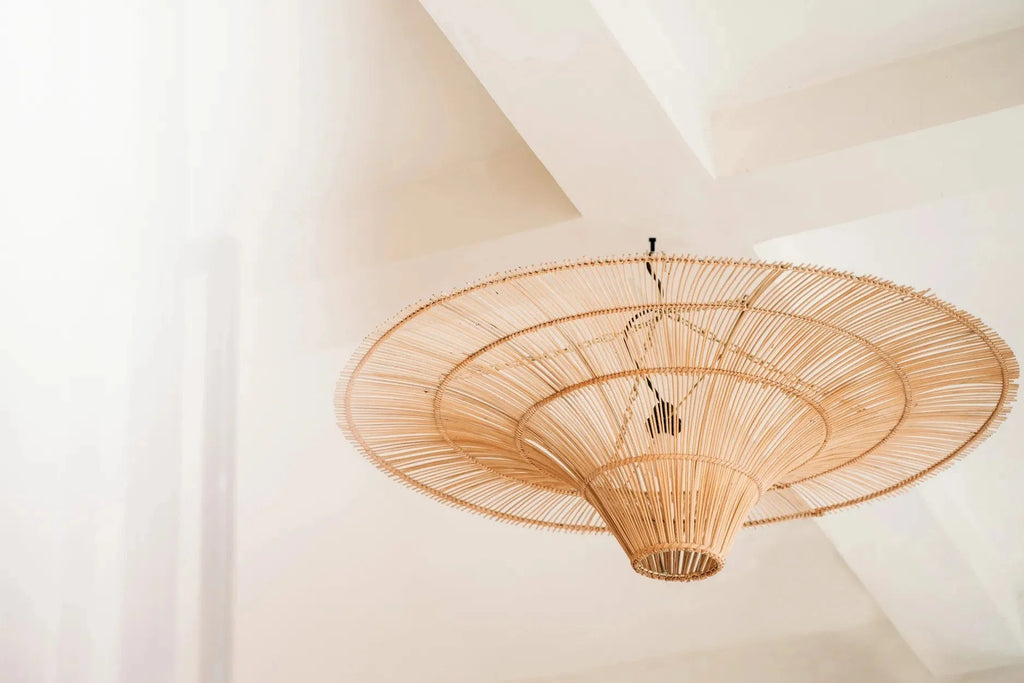 Suspension circulaire en rotin ajouré naturel XXL de 150 cm avec luminaire en rotin tissé