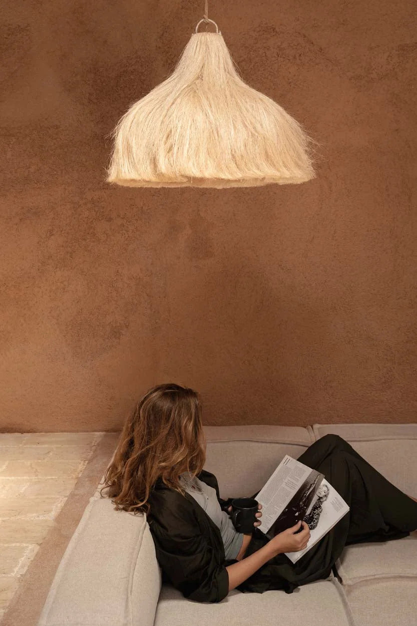 Suspension cloche Ø60 cm en fibres naturelles frangées coloris paille texturée beige