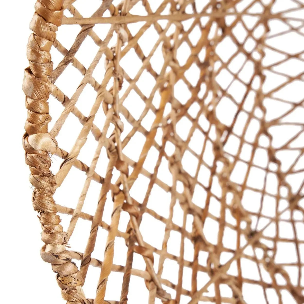 Panier en osier brun tressé pour suspension conique en feuille de bananier