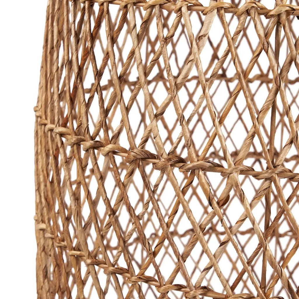 Suspension conique en feuille de bananier tressée motif croisé – H70 cm