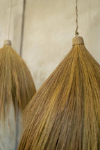 Balais coniques en herbe de Rayung avec poignées en corde tressée, beige, H85 cm