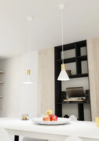 Lampe conique blanche en métal avec accents dorés, H140 cm pour salon ou cuisine