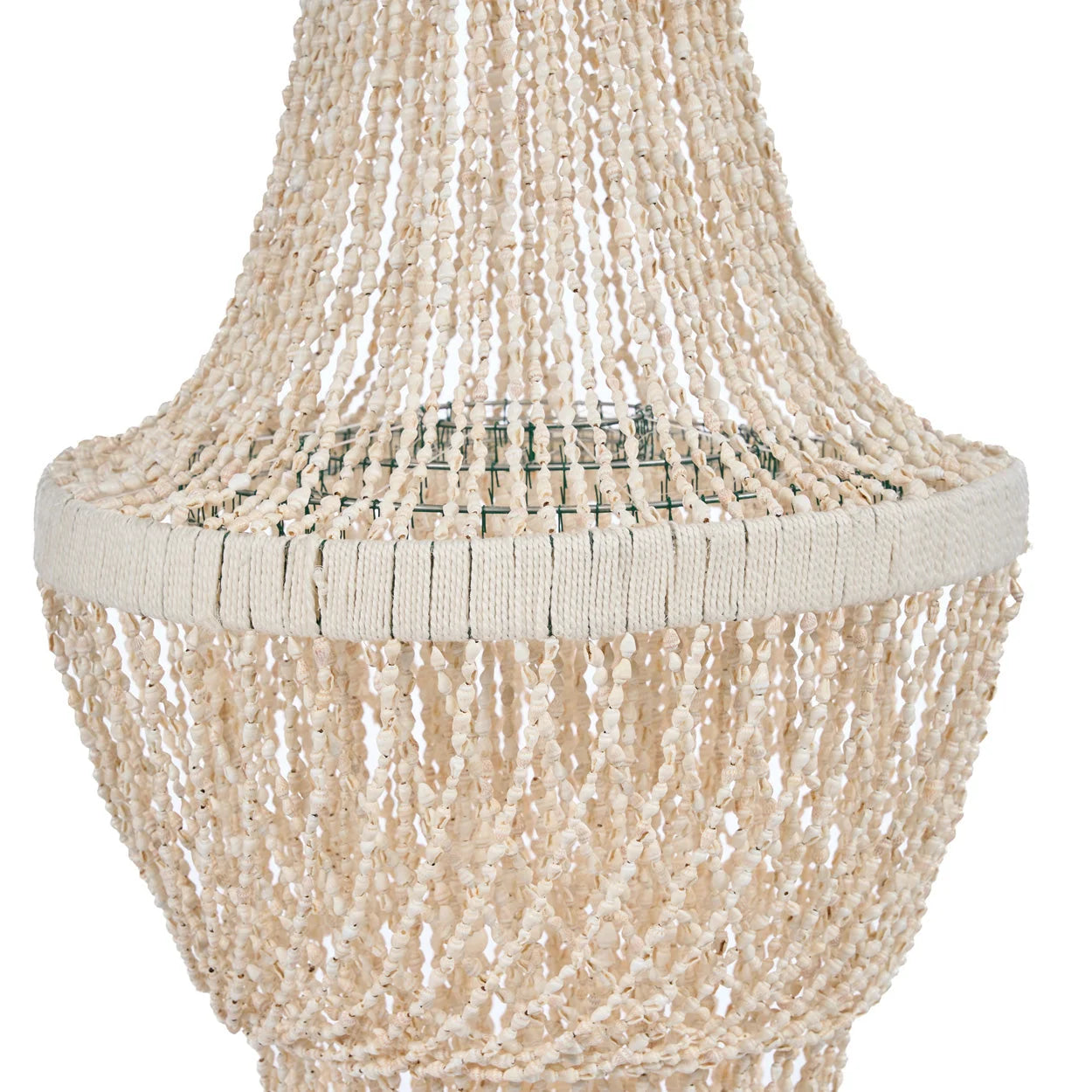 Suspension en coquillages beige en cascade avec perles bois H85 cm