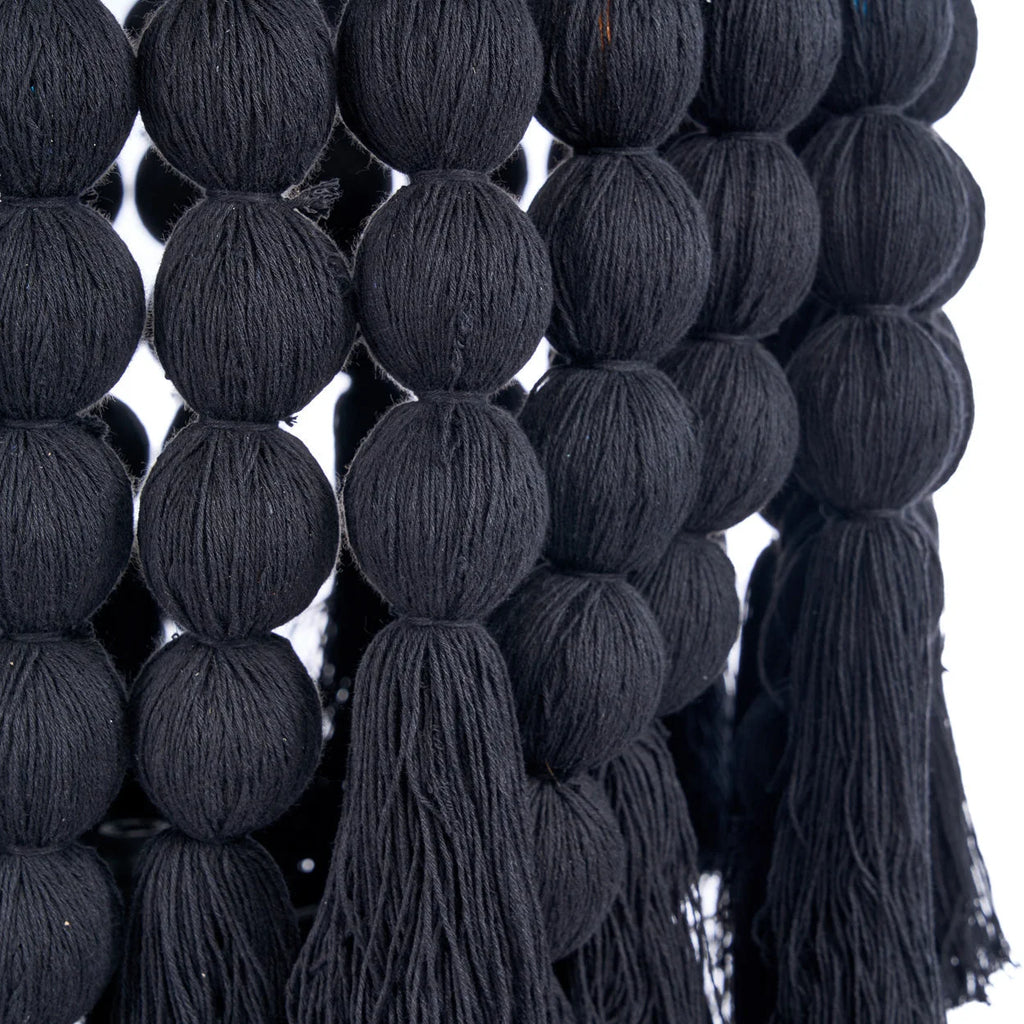 Suspension en coton noir à perles et pompons effet cascade H160 cm