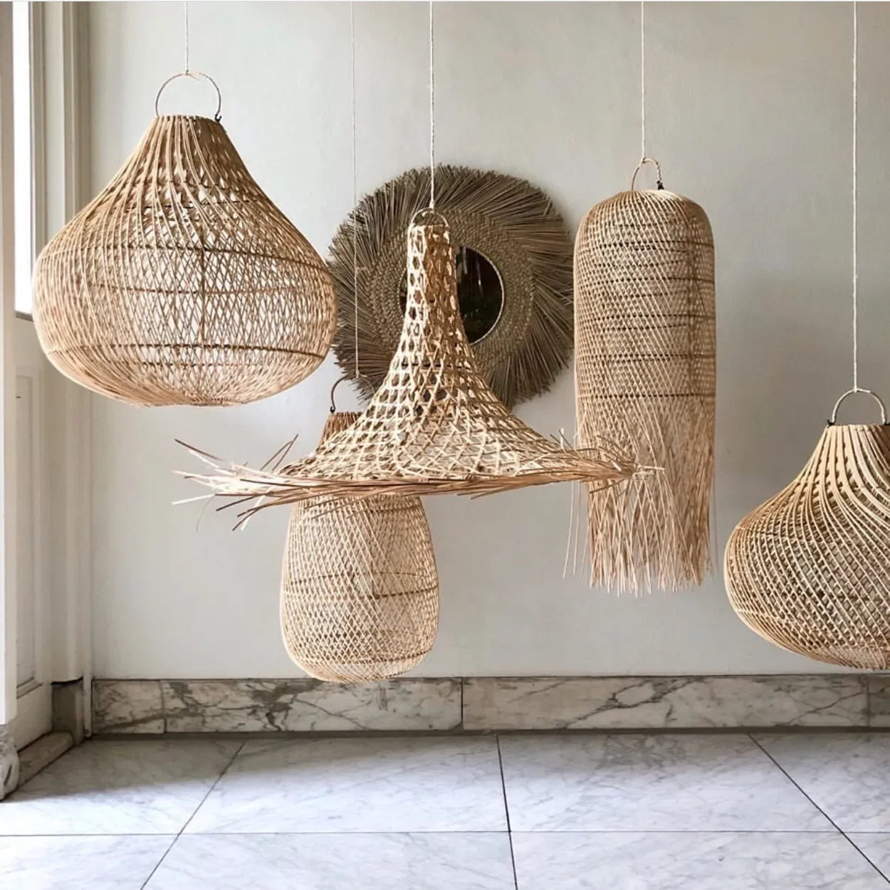 Suspension cylindrique en rotin naturel avec franges et lampes en woven rattan