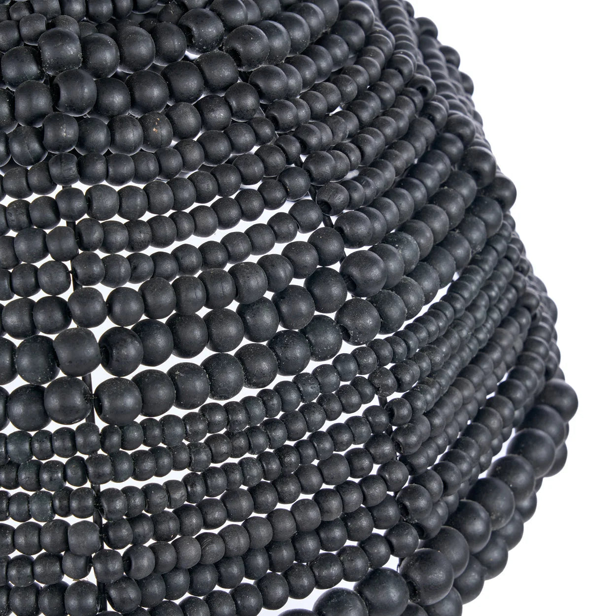 Suspension dôme en perles de bois noir mat enroulées, Ø48 cm