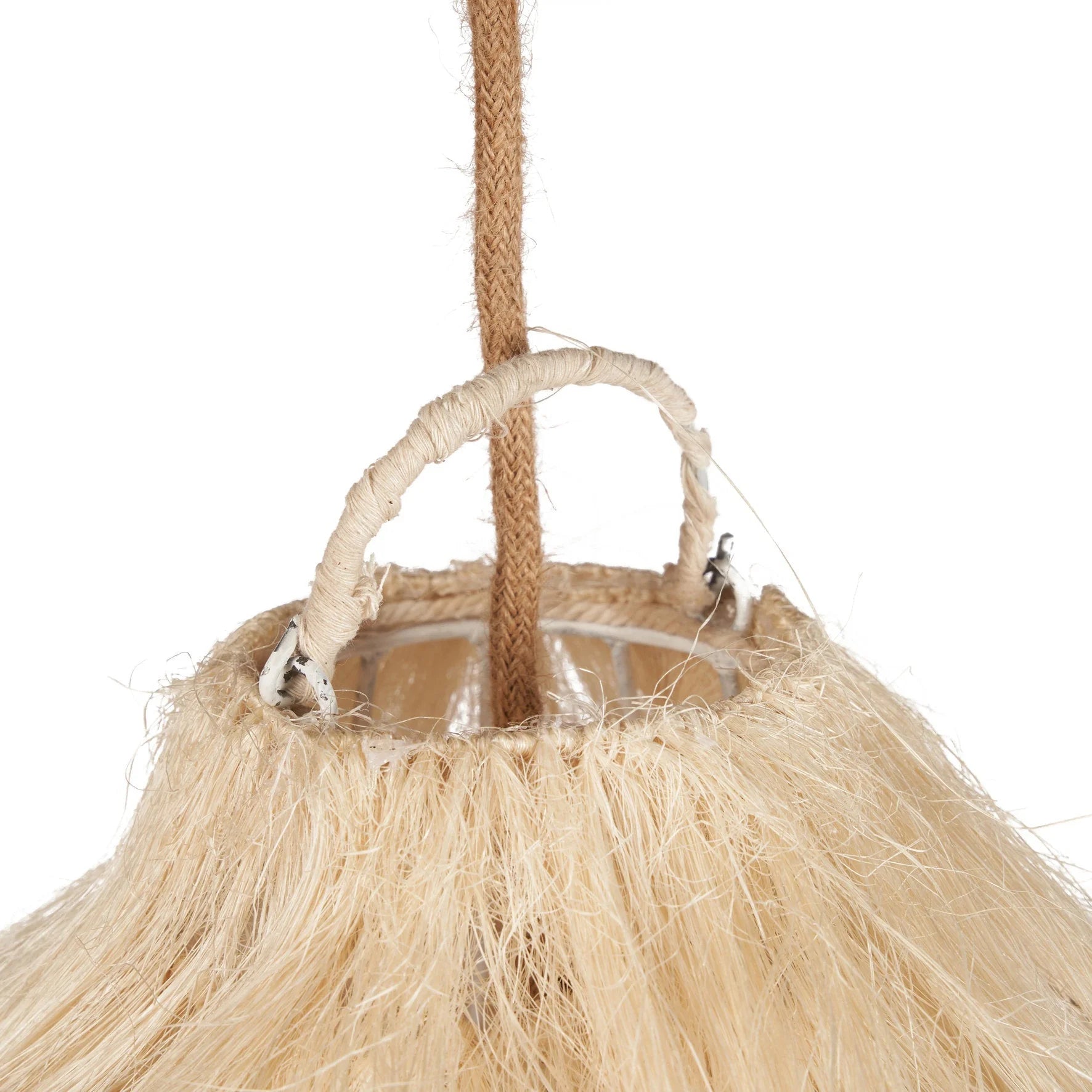 Suspension en fibres de raphia naturelle forme cloche frangée avec poignée en corde